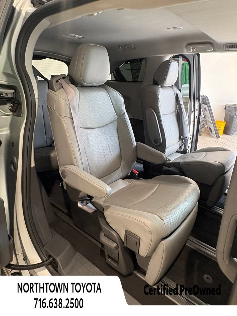 Used 2022 Toyota Sienna Limited AWD/4WD image 18