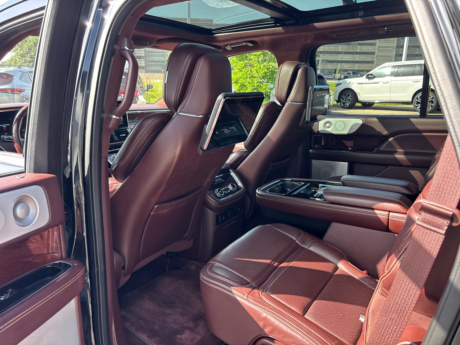 Used 2018 Lincoln Navigator Black Label w/ Cargo Package AWD/4WD image 27
