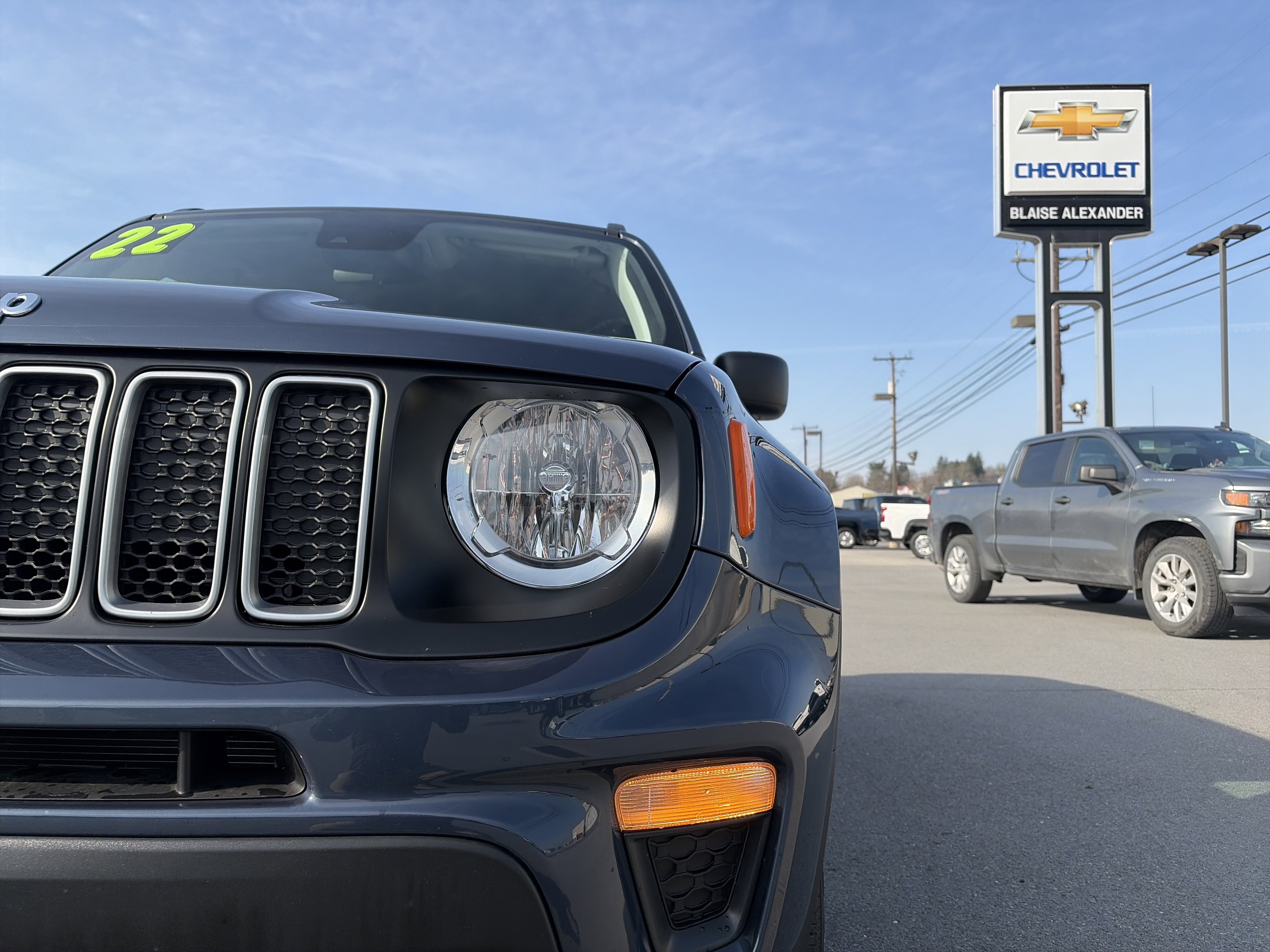 Used 2022 Jeep Renegade Latitude AWD/4WD image 10