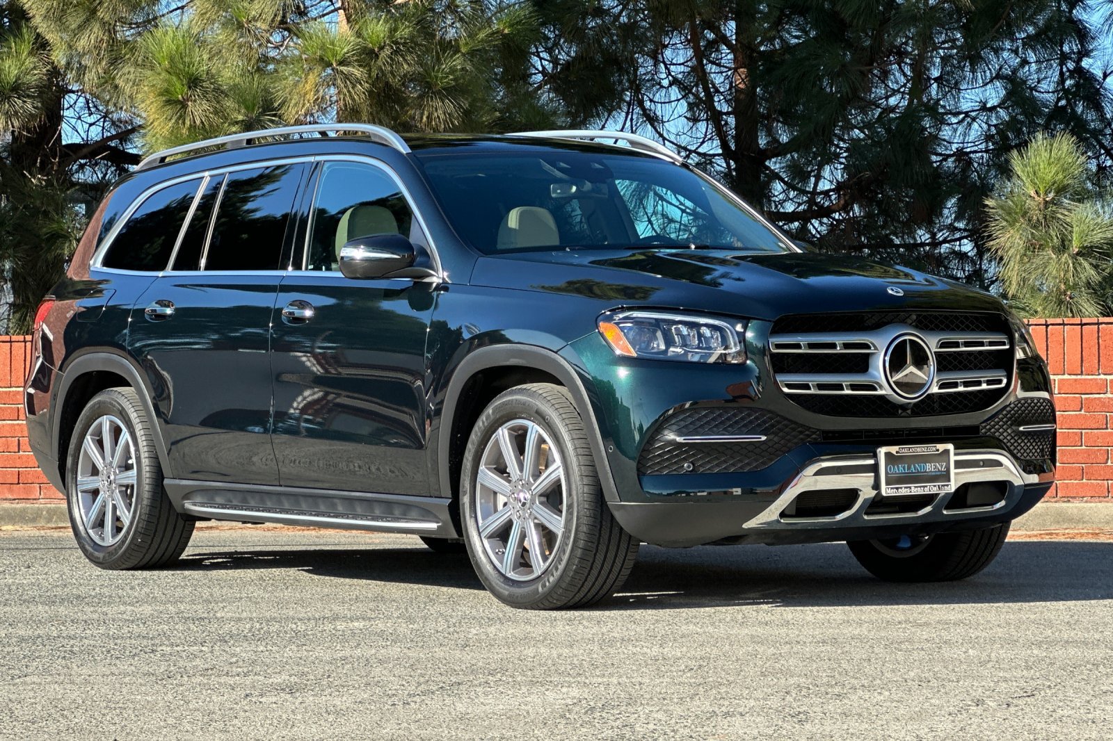 Used 2023 Mercedes-Benz GLS 450 4MATIC image 2