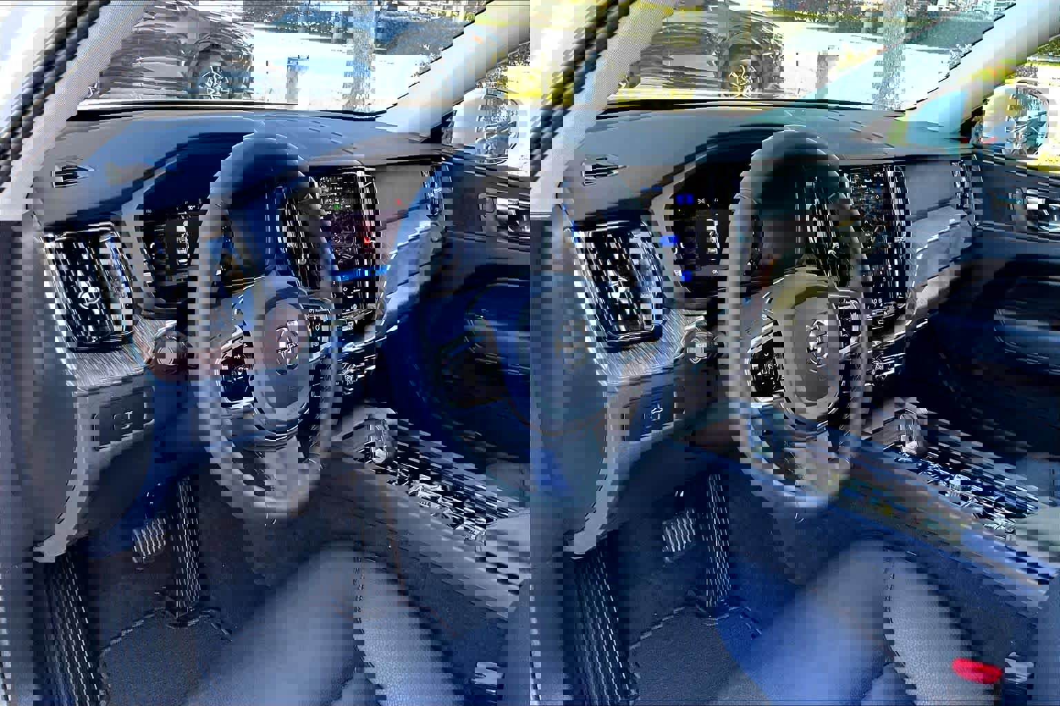 Used 2023 Volvo XC60 B5 Plus w/ Climate Package image 17