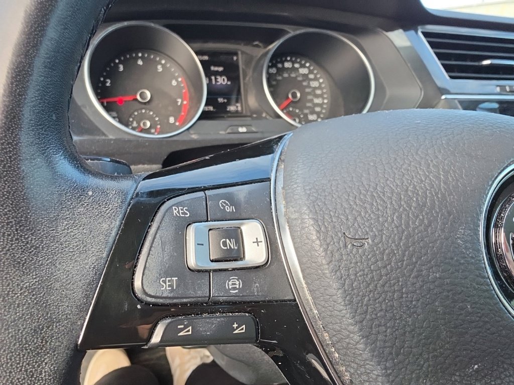 Used 2019 Volkswagen Tiguan SE w/ Panoramic Sunroof Package AWD/4WD image 18