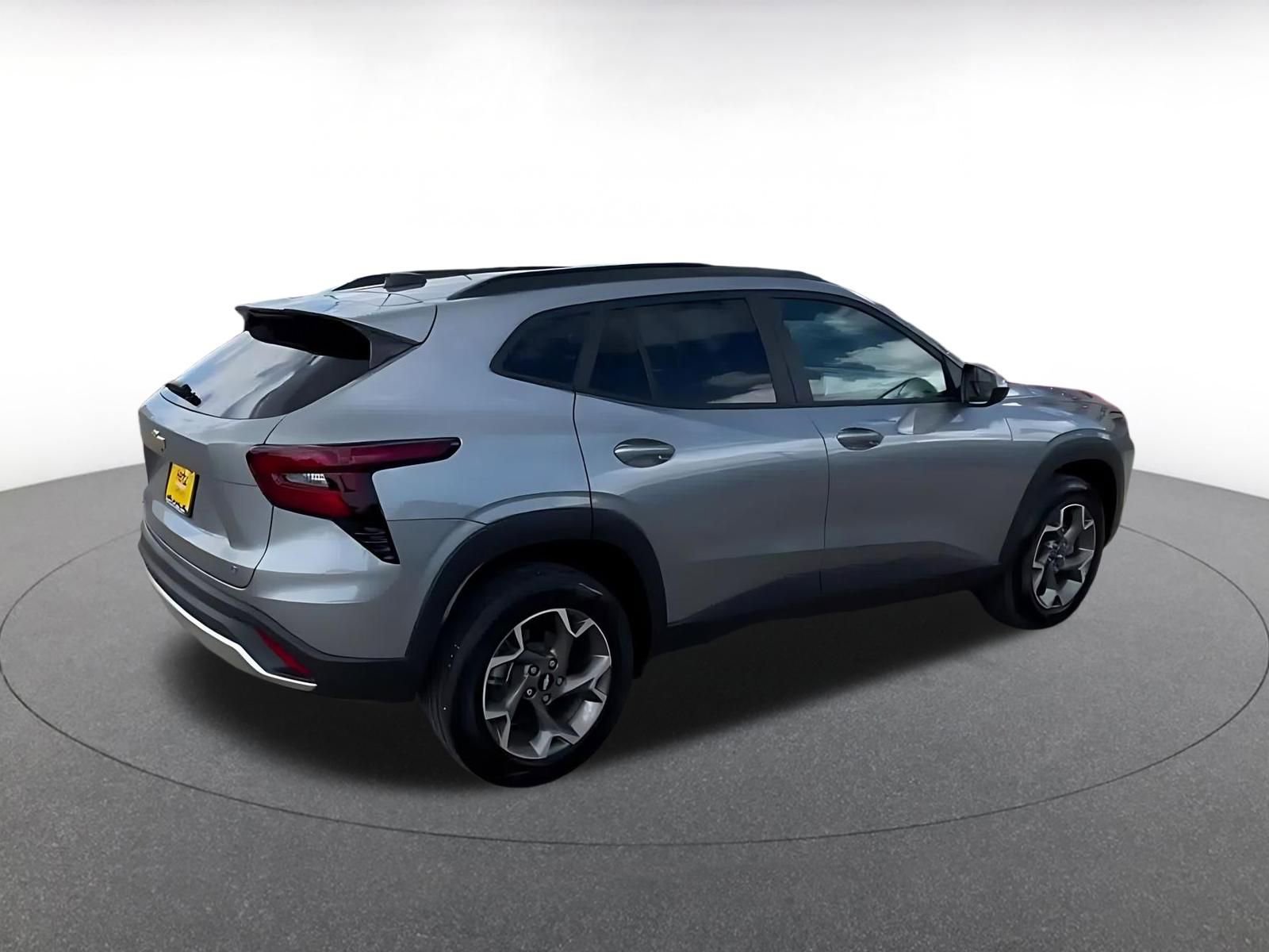 Used 2025 Chevrolet Trax LT FWD image 14