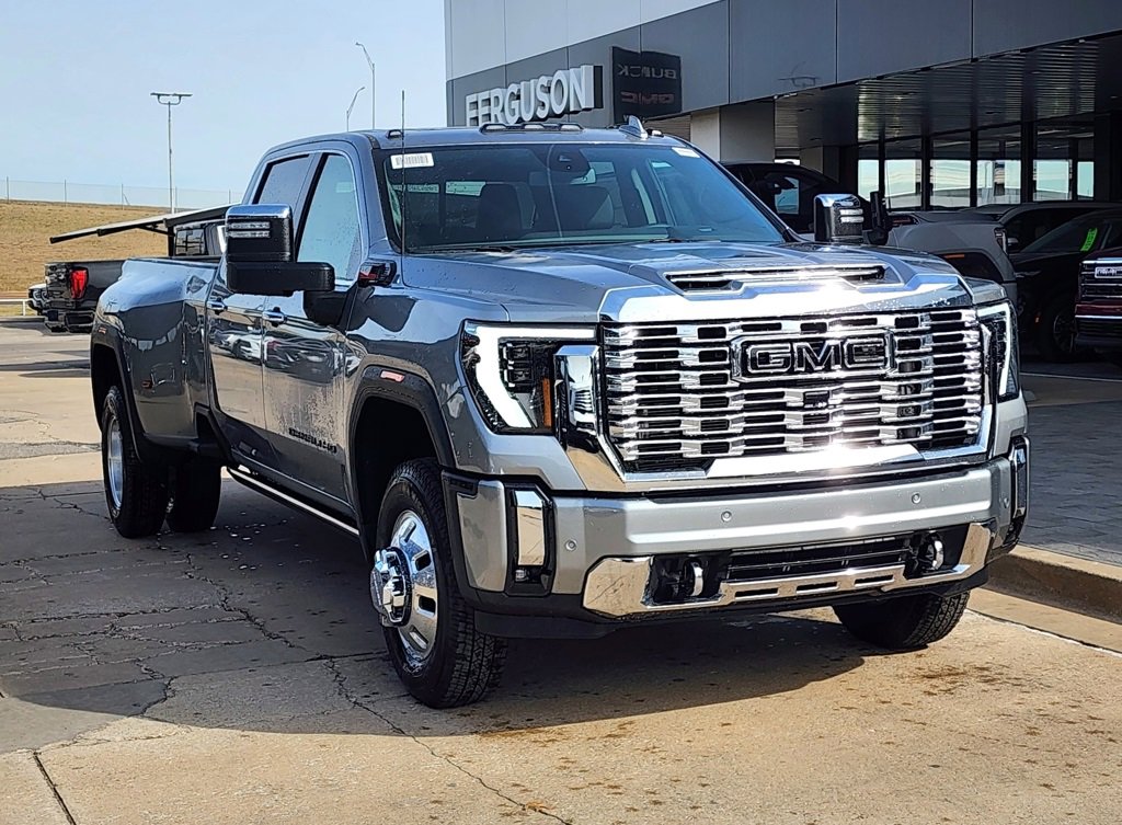 New 2026 GMC Sierra 3500 Denali w/ LPO, Black Badging Package