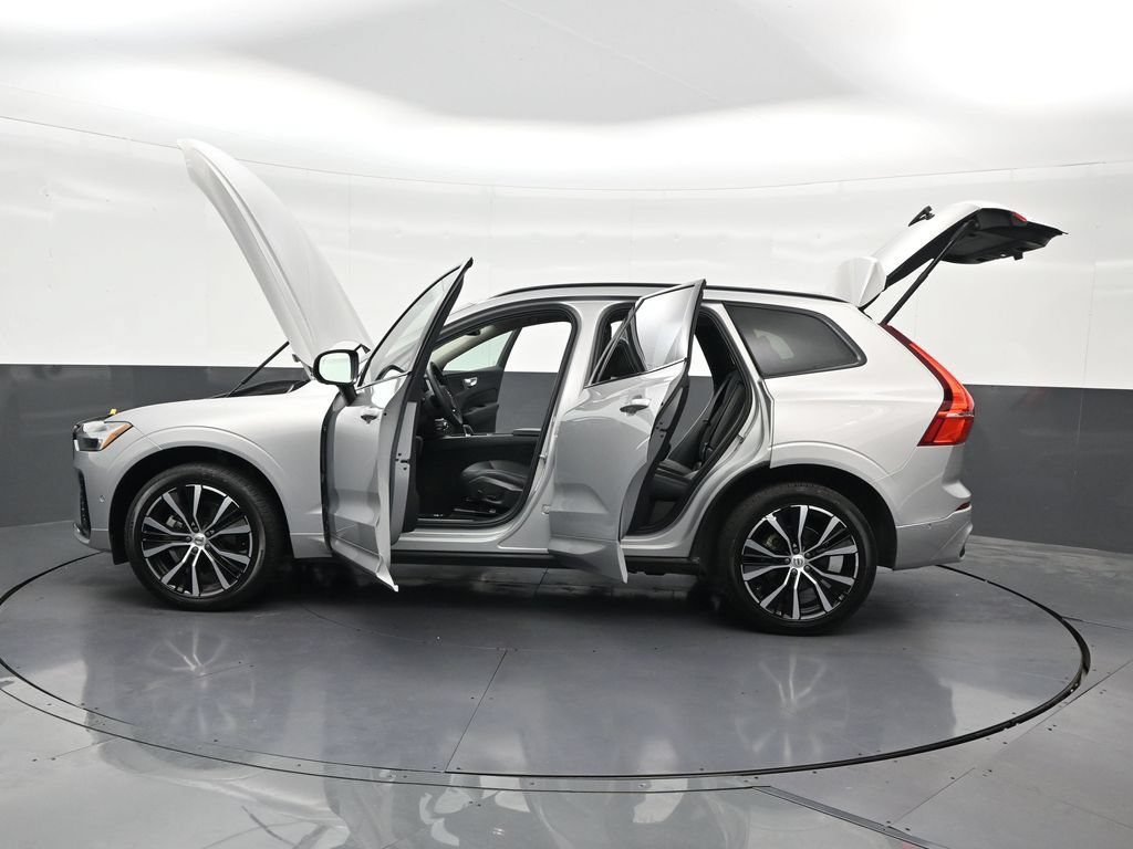 Certified 2024 Volvo XC60 B5 Plus AWD/4WD image 33