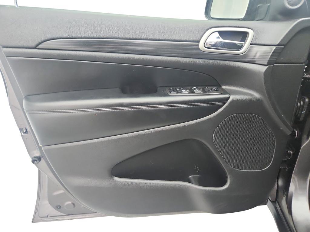 Used 2021 Jeep Grand Cherokee Laredo image 19