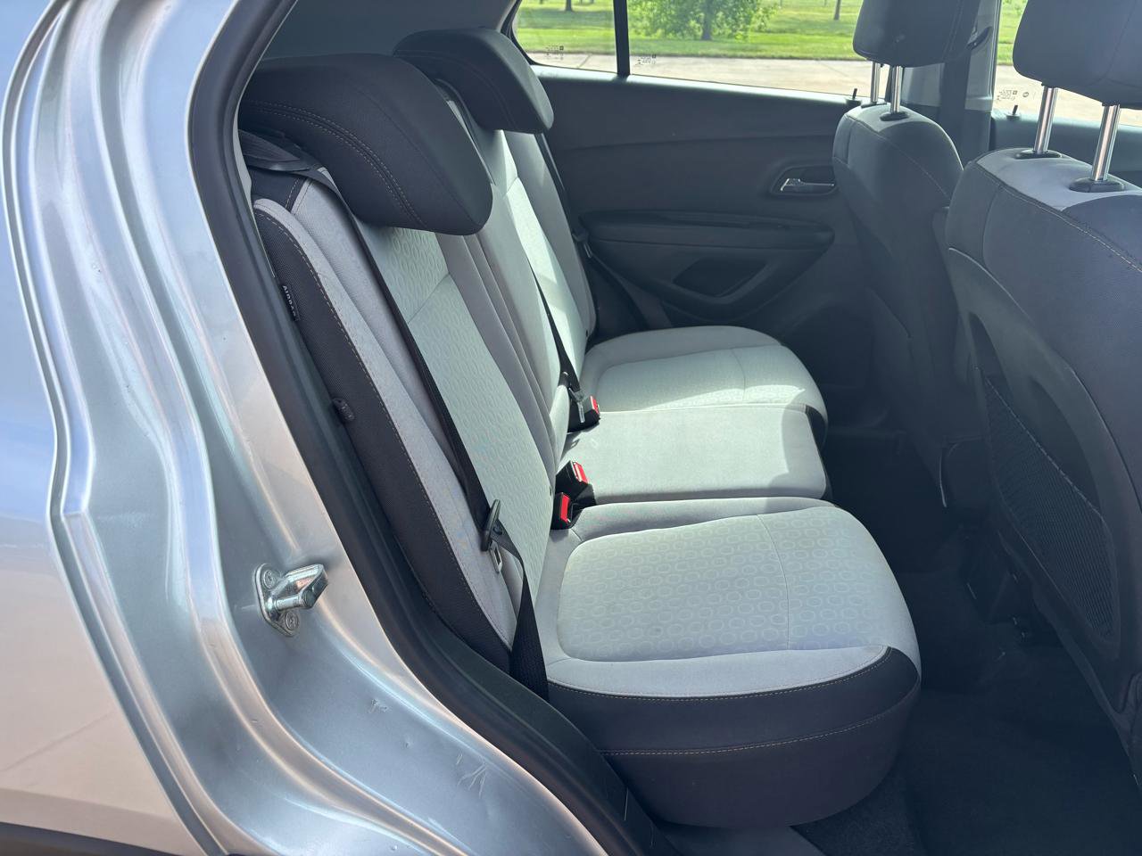 Used 2019 Chevrolet Trax LS w/ LPO, Cargo Package FWD image 9