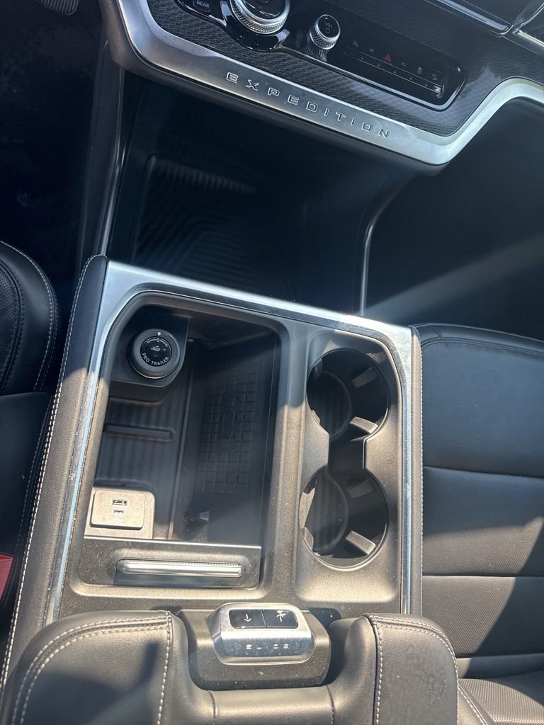 Used 2025 Ford Expedition Platinum w/ Stealth Performance Package image 25