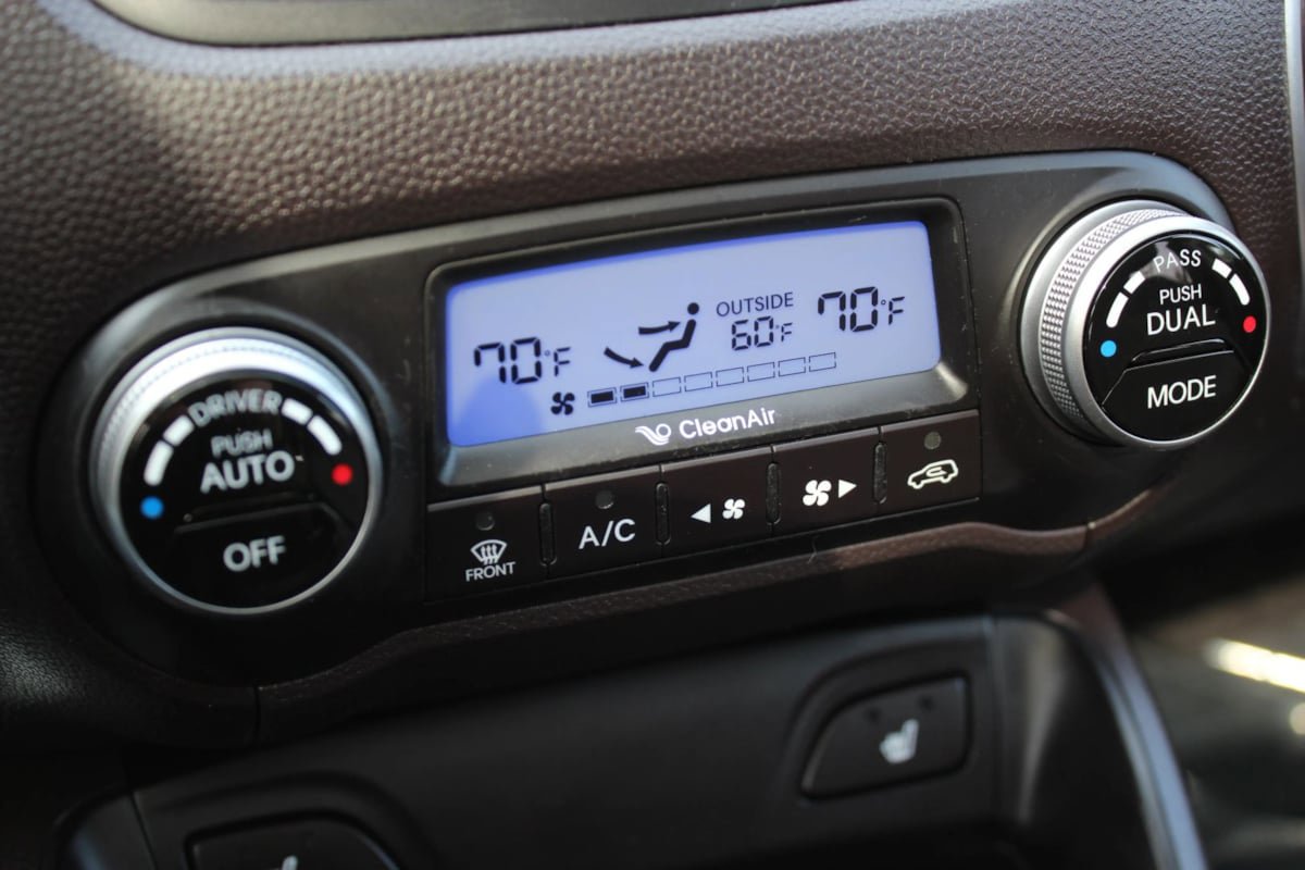 Used 2013 Hyundai Tucson Limited w/ Premium Pkg AWD/4WD image 16