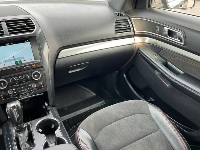 Used 2018 Ford Explorer XLT w/ Equipment Group 202A AWD/4WD image 34