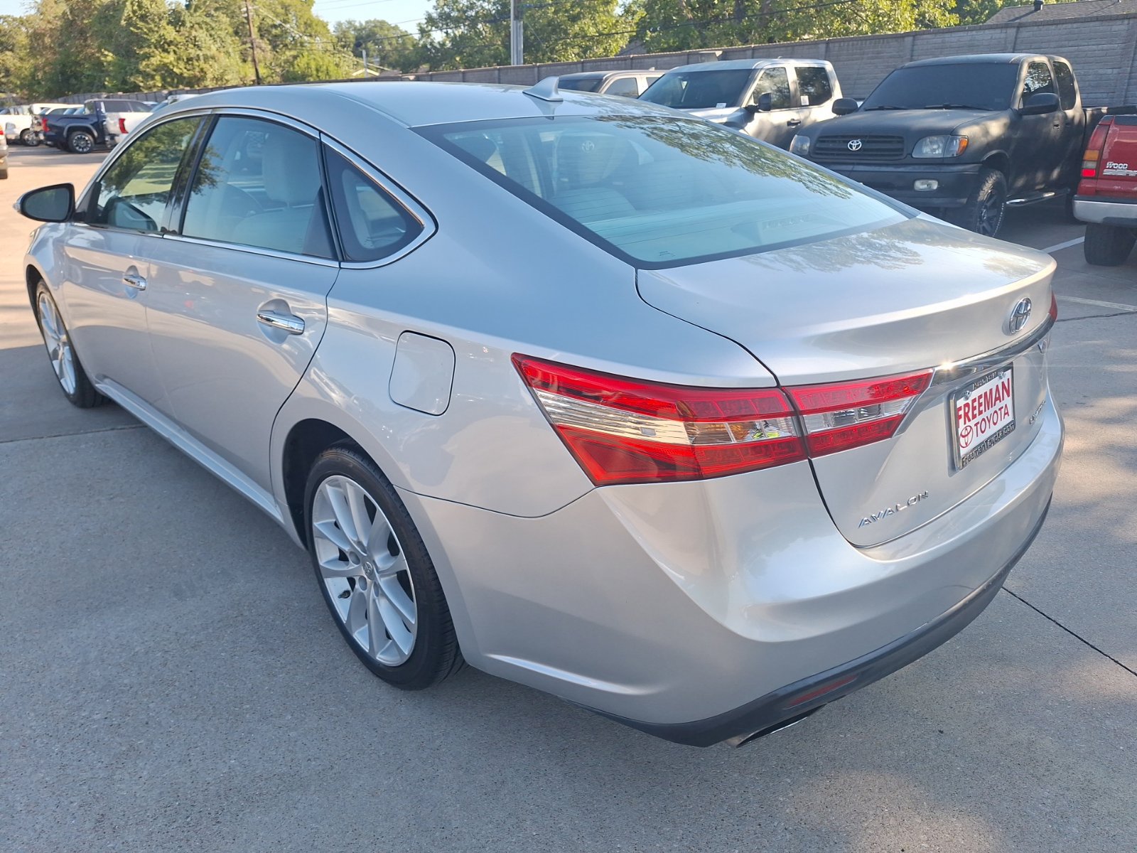 Used 2014 Toyota Avalon Limited FWD image 4