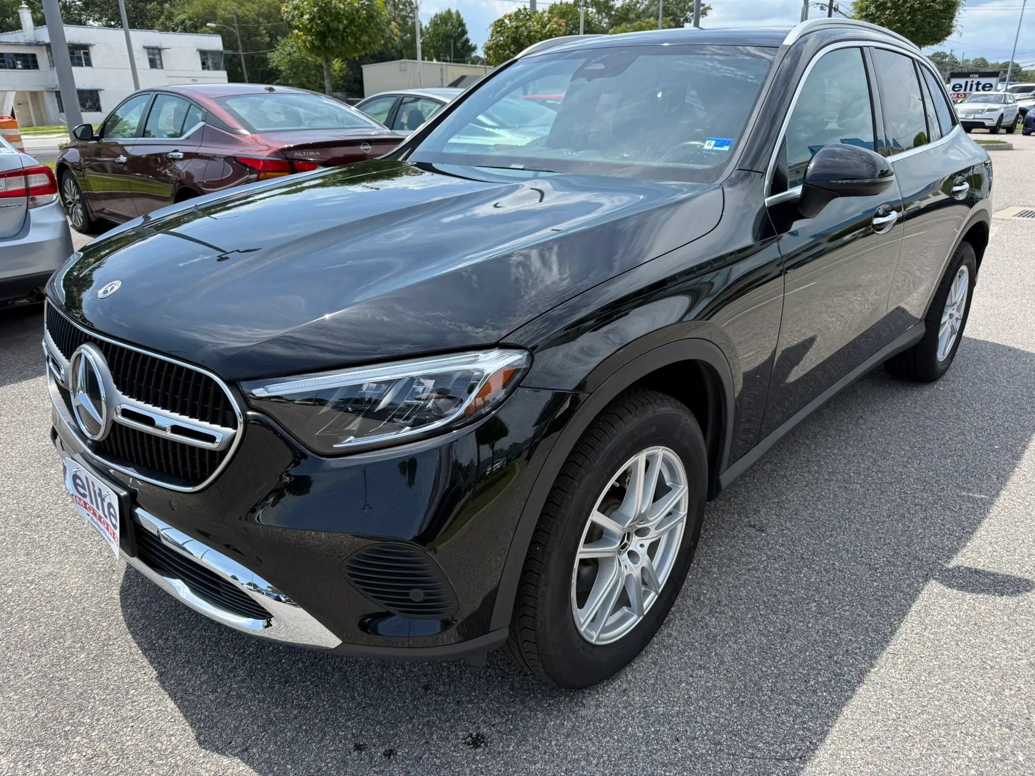 Used 2023 Mercedes-Benz GLC 300 4MATIC image 3