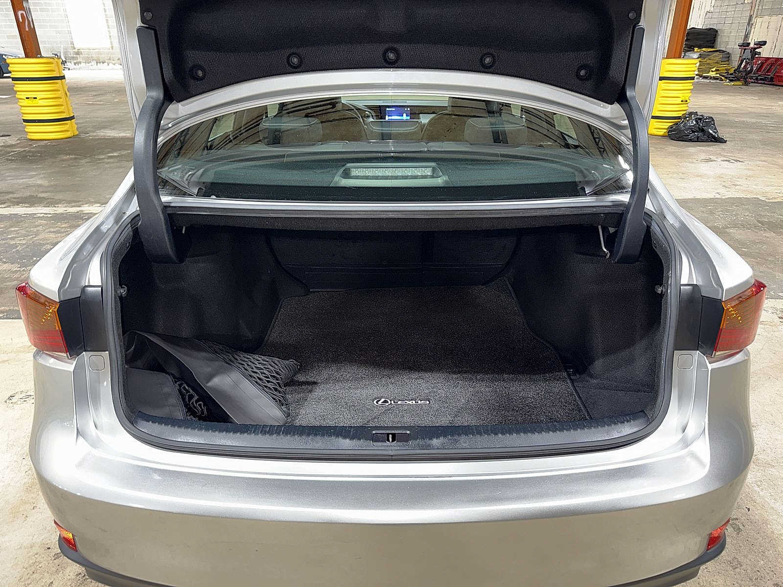 Used 2019 Lexus IS 300 F Sport w/ F Sport Package AWD/4WD image 10