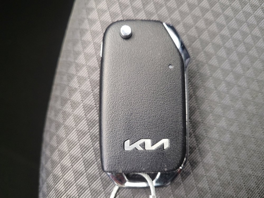 Used 2025 Kia Soul LX FWD image 32