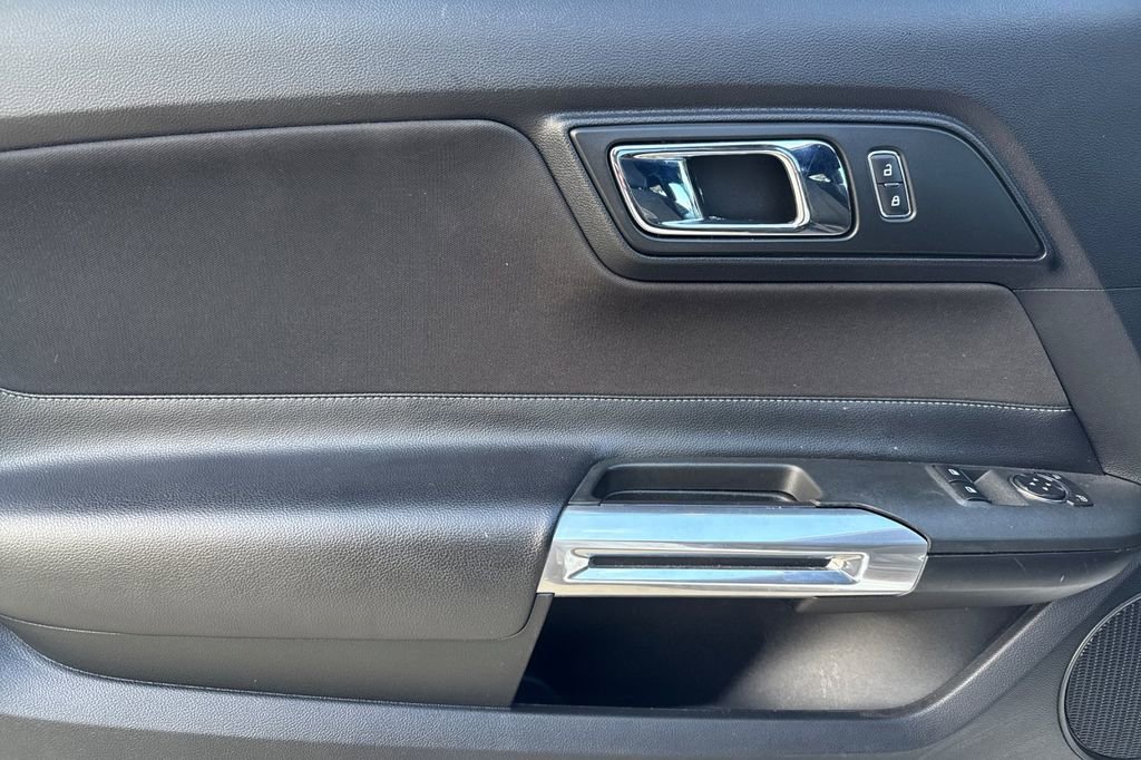 Used 2017 Ford Mustang GT RWD image 11