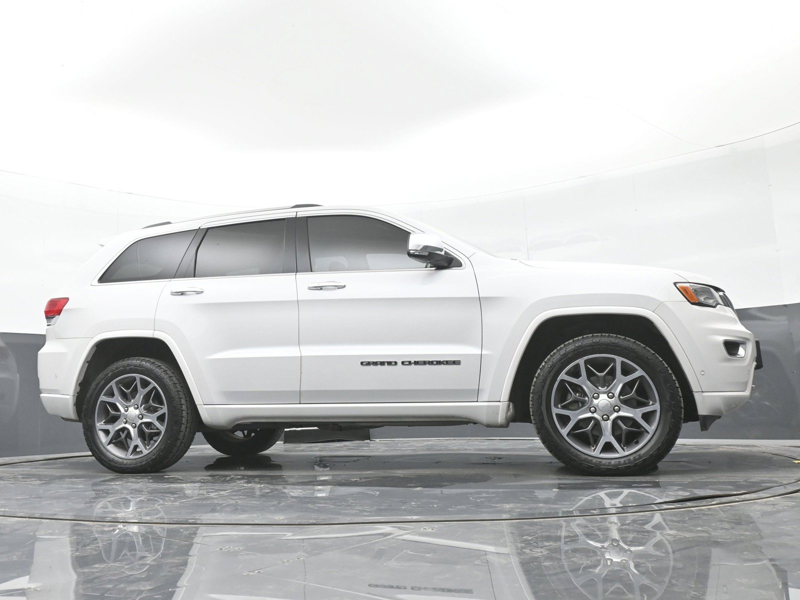 Used 2020 Jeep Grand Cherokee Overland AWD/4WD image 40