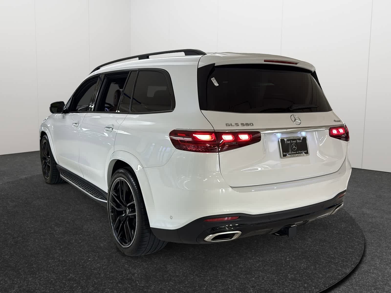 Used 2024 Mercedes-Benz GLS 580 4MATIC image 6