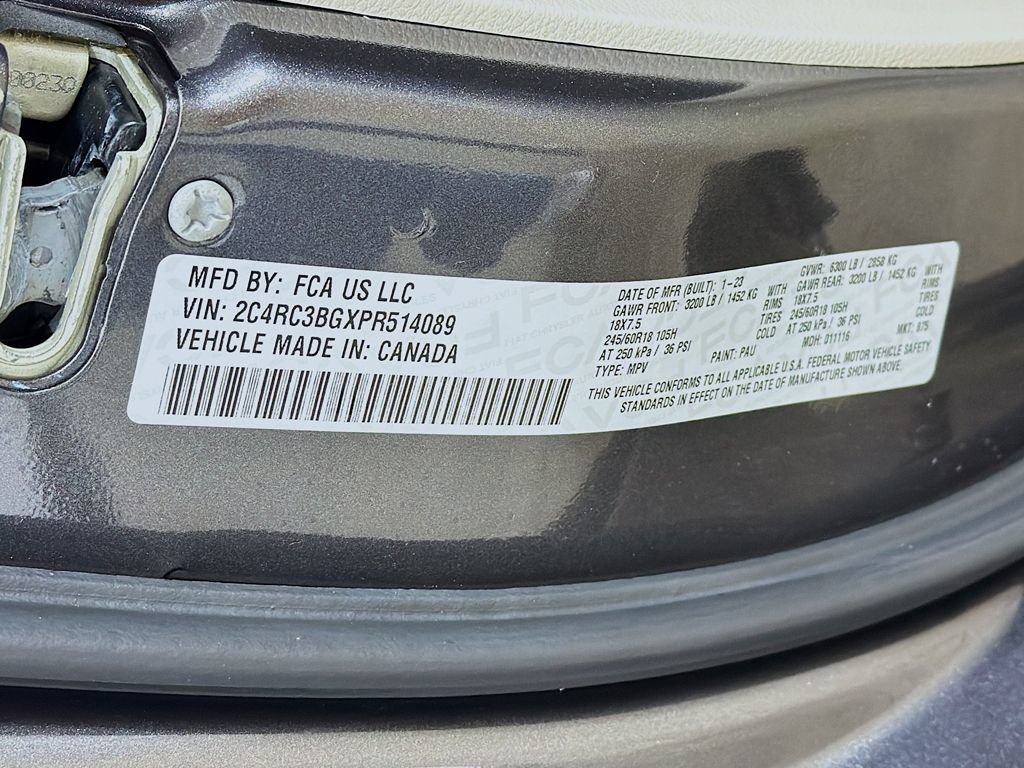 Used 2023 Chrysler Pacifica Touring-L AWD/4WD image 41