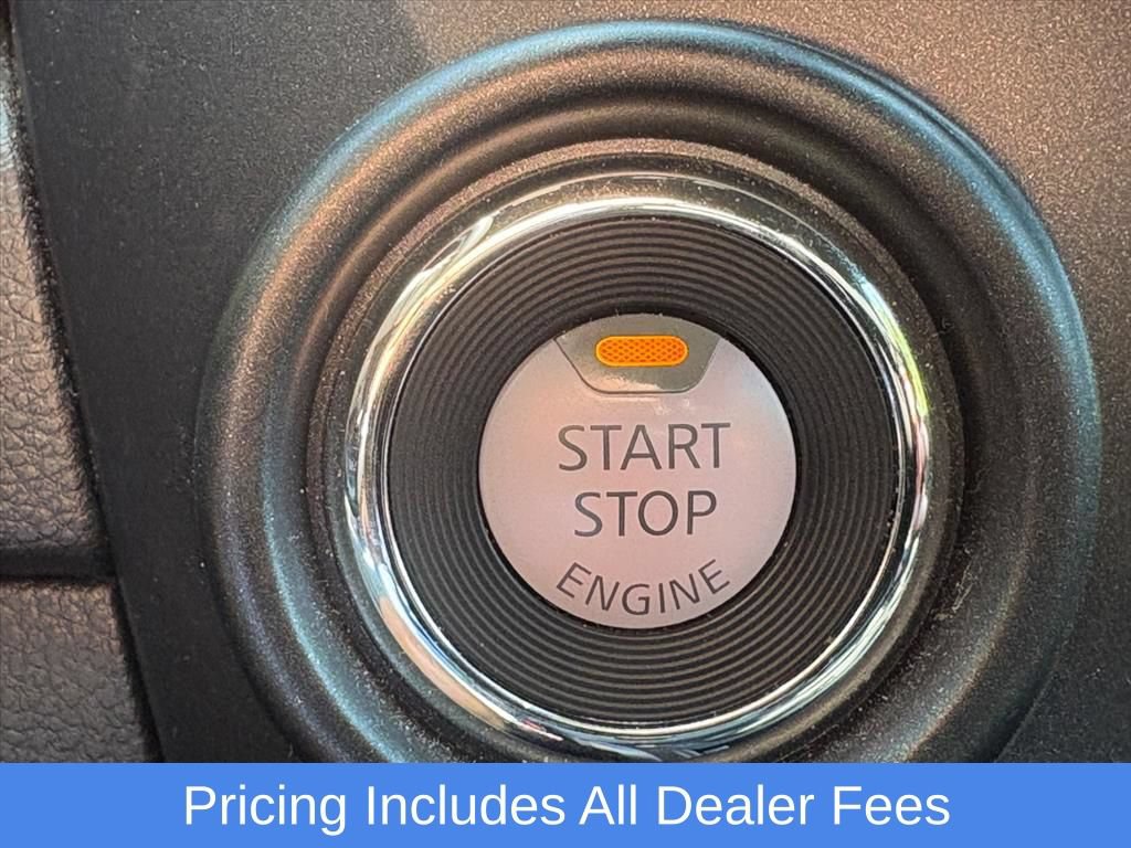 Used 2023 Nissan Titan PRO-4X w/ Pro-4x Convenience Package AWD/4WD image 11