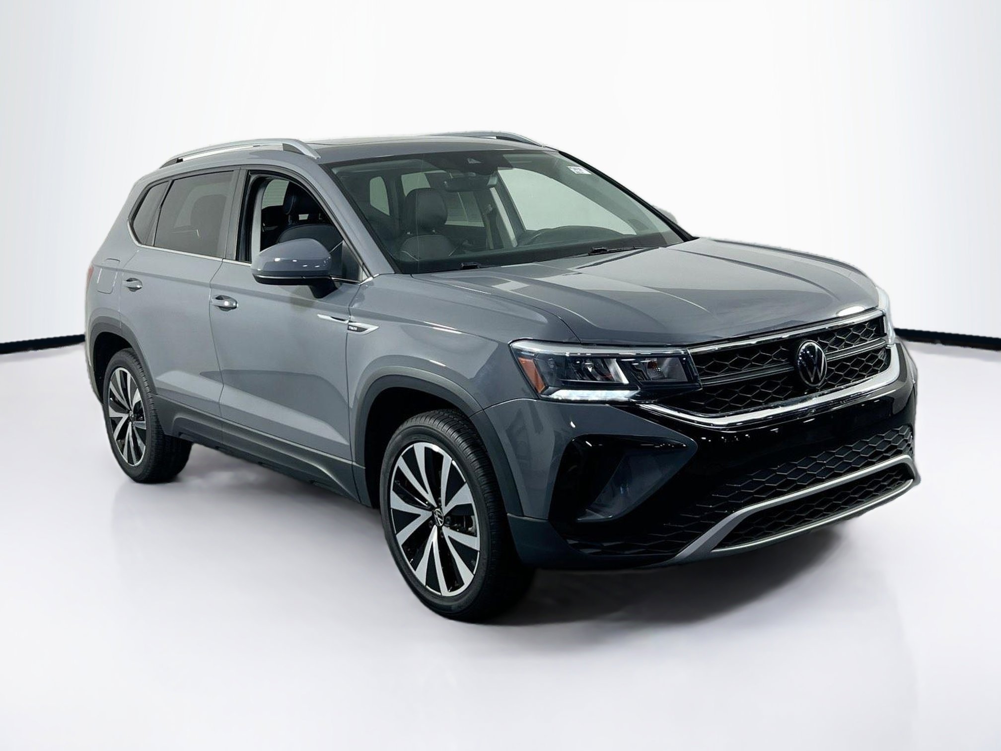 Used 2023 Volkswagen Taos SE image 3