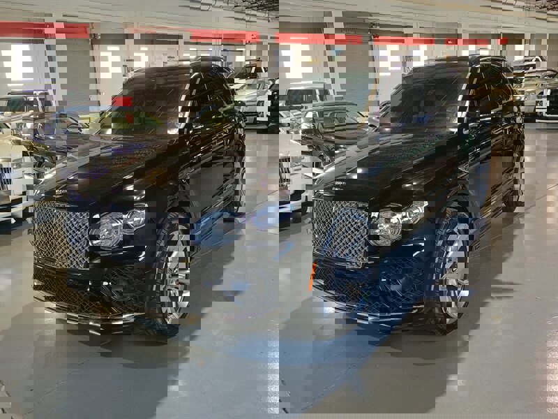 Used 2023 Bentley Bentayga image 1