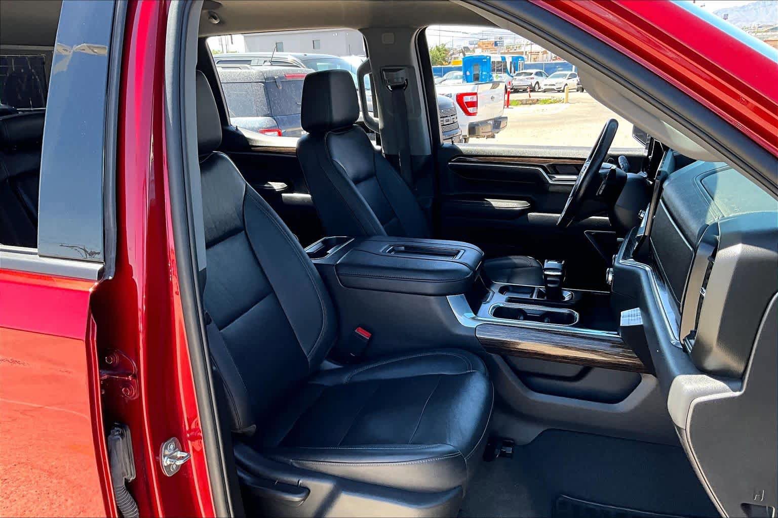 Used 2022 GMC Sierra 1500 Elevation w/ Elevation Premium Package AWD/4WD image 9