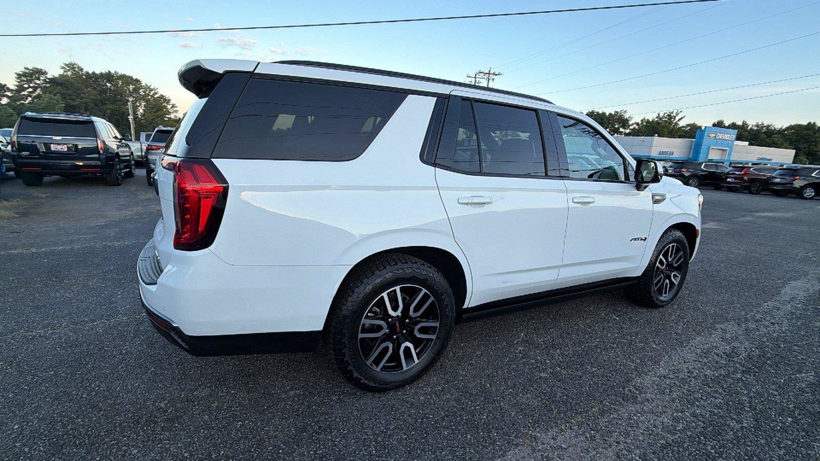 Used 2023 GMC Yukon AT4 w/ AT4 Premium Plus Package AWD/4WD image 9