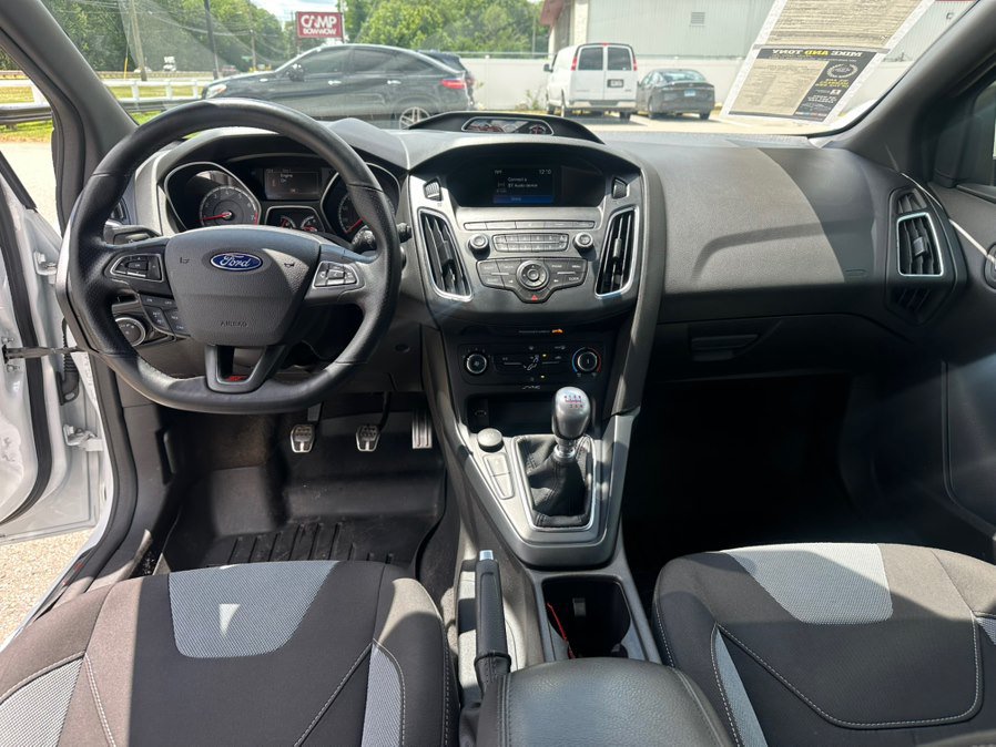 Used 2018 Ford Focus ST FWD image 12