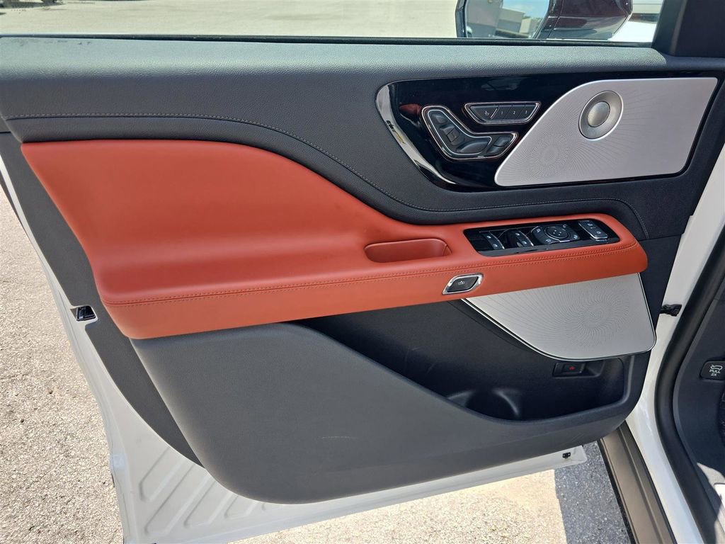 Used 2025 Lincoln Aviator Reserve w/ Equipment Group 201A image 22