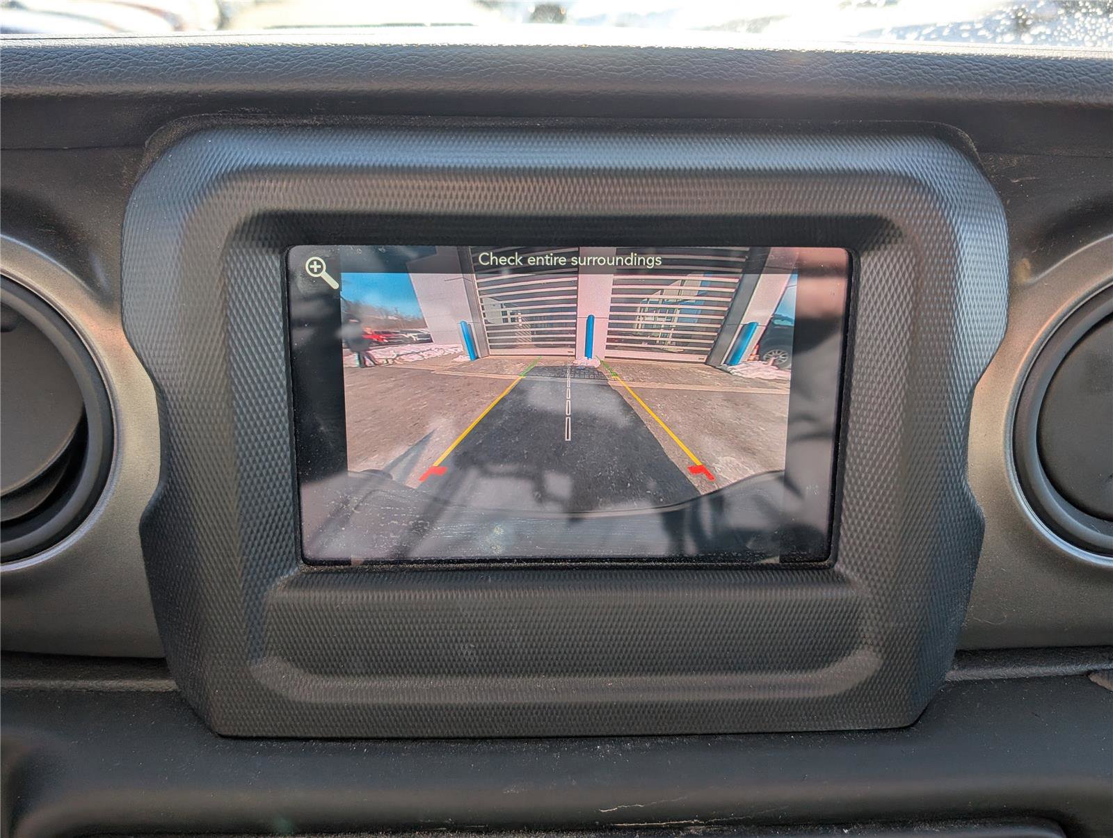 Used 2023 Jeep Gladiator Sport image 25