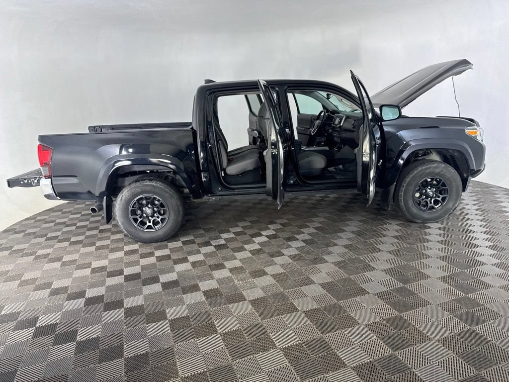 Used 2019 Toyota Tacoma SR5 AWD/4WD image 17