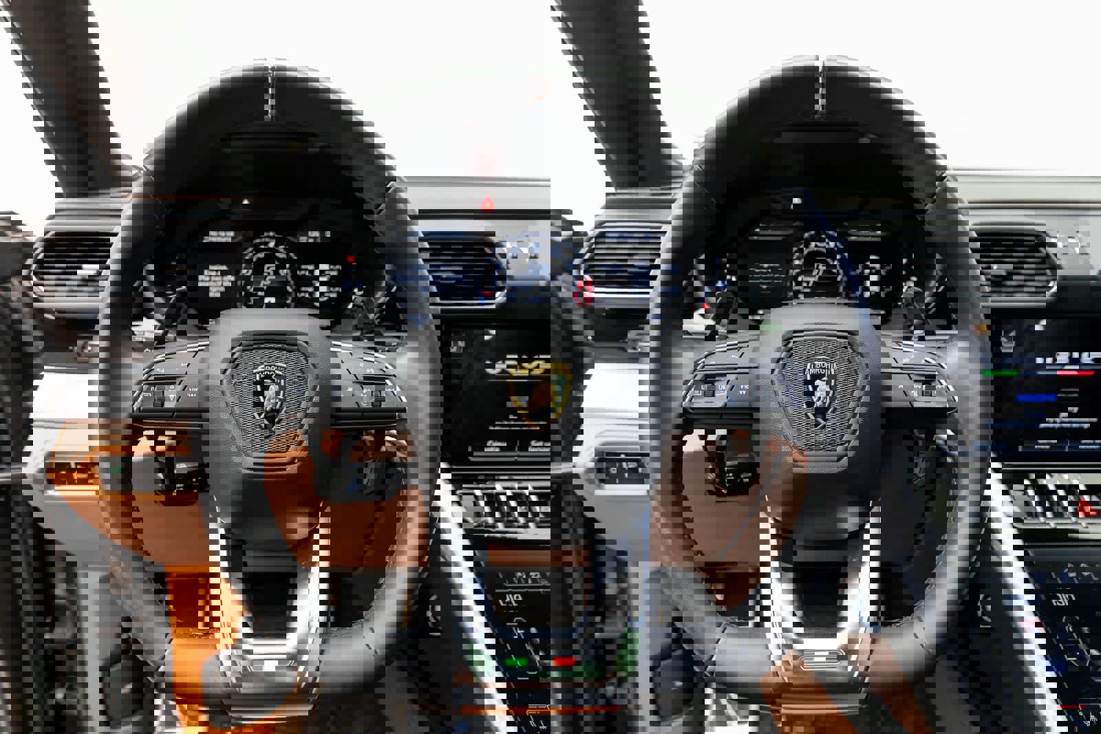 Used 2022 Lamborghini Urus AWD/4WD image 17