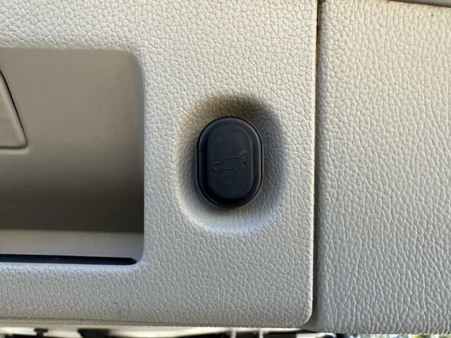 Used 2018 Cadillac Escalade ESV Premium Luxury image 13