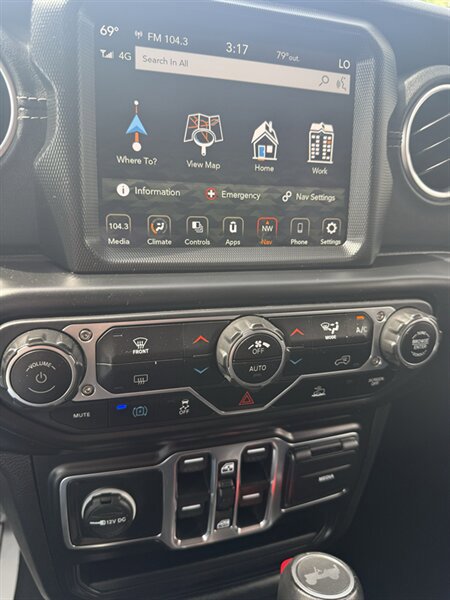 Used 2023 Jeep Wrangler Unlimited Sahara AWD/4WD image 17
