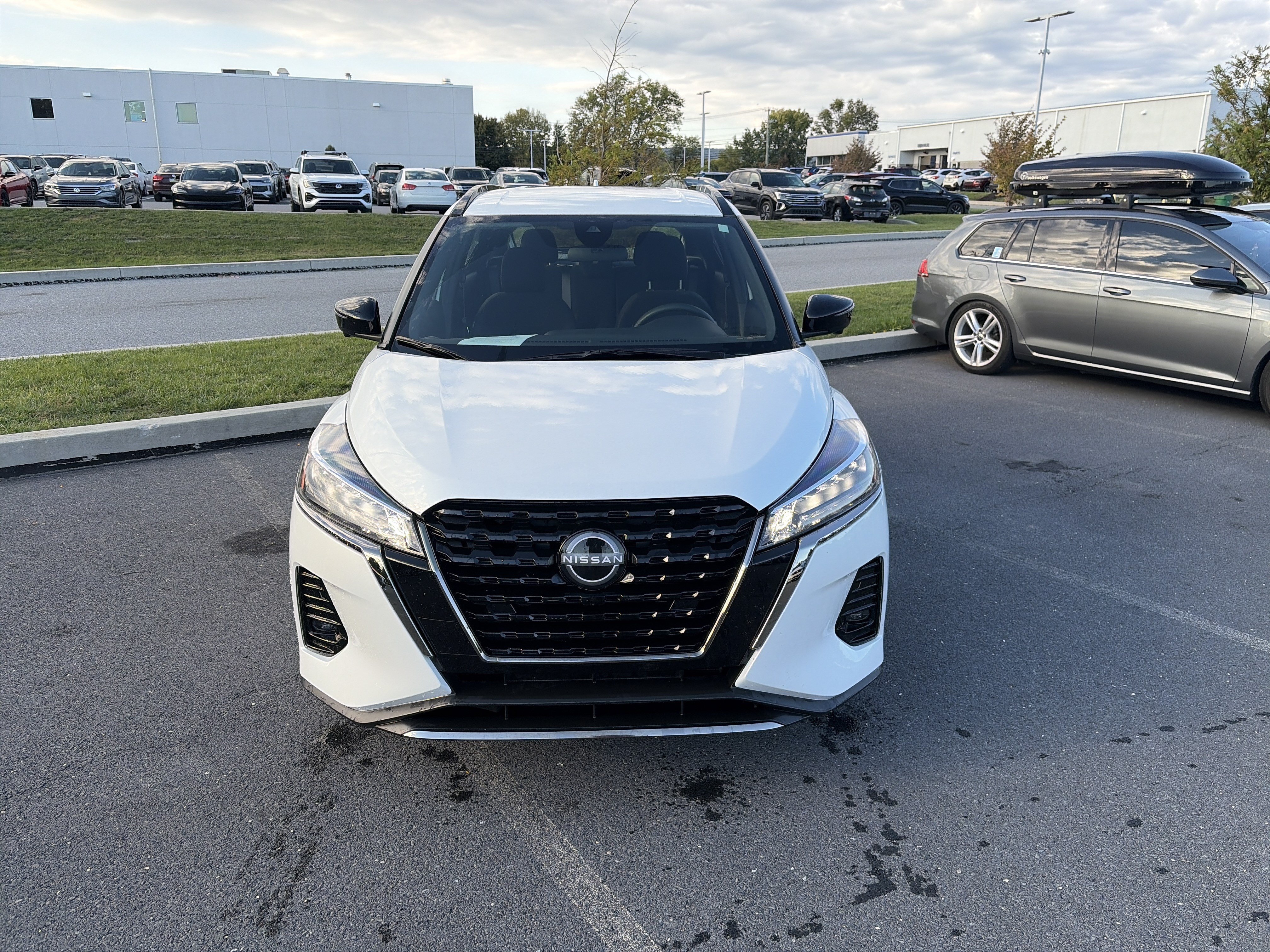 Used 2023 Nissan Kicks SR FWD image 3