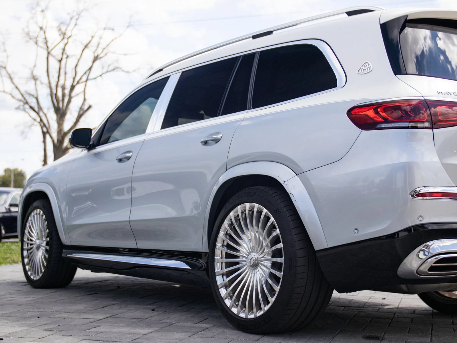 Used 2022 Mercedes-Benz Maybach GLS 600 4MATIC image 11