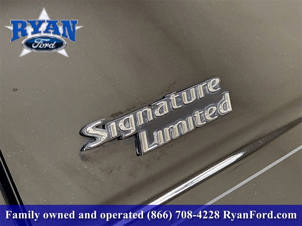Used 2008 Lincoln Town Car Signature Limited image 8