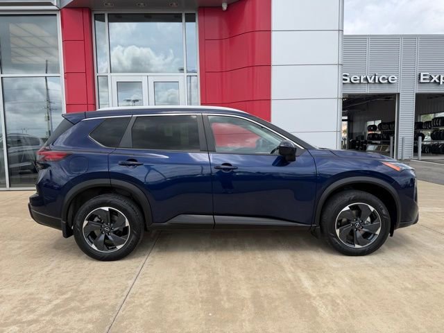 Used 2024 Nissan Rogue SV w/ SV Premium Package AWD/4WD image 3