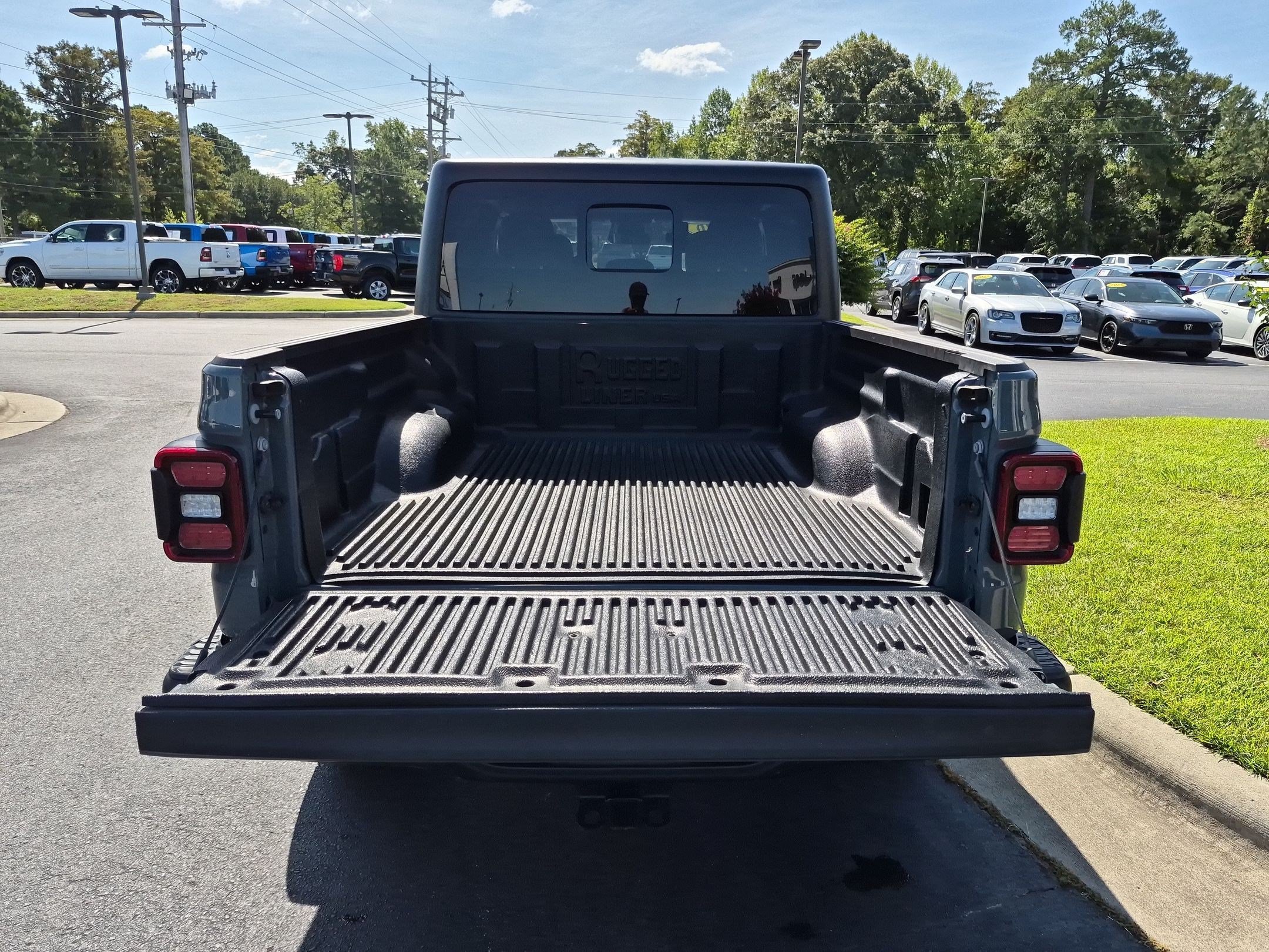 Used 2026 Jeep Gladiator Rubicon AWD/4WD image 16