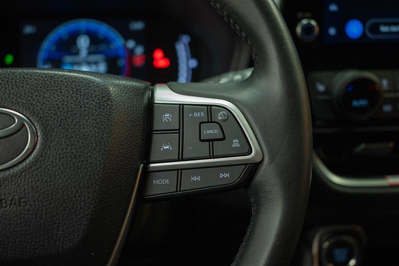 Used 2025 Toyota Grand Highlander AWD image 26