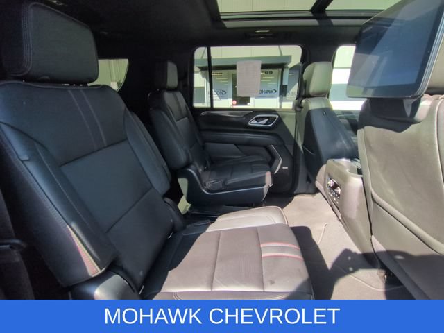 Used 2022 Chevrolet Suburban RST w/ Luxury Package AWD/4WD image 28