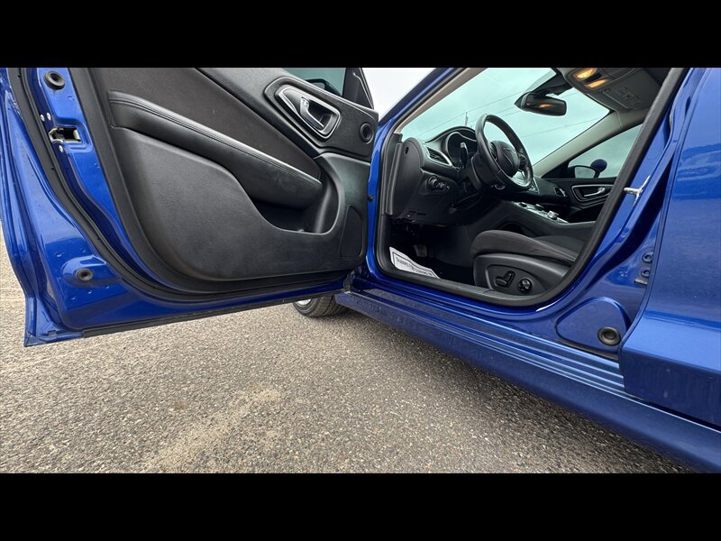 Used 2015 Chrysler 200 Limited w/ Convenience Group FWD image 9