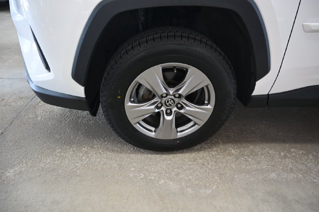 Used 2022 Toyota RAV4 XLE AWD/4WD image 30