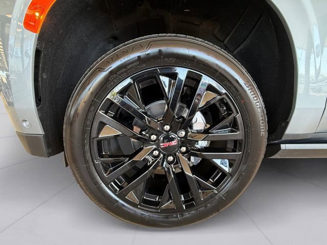 Used 2024 GMC Yukon XL Denali w/ Advanced Technology Package AWD/4WD image 9