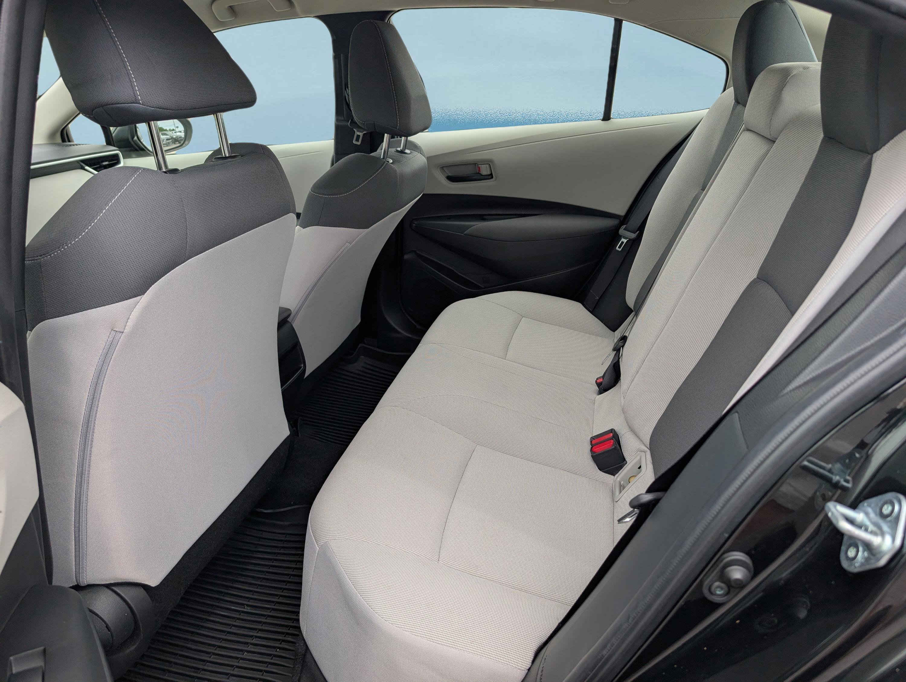 Used 2022 Toyota Corolla LE FWD image 13