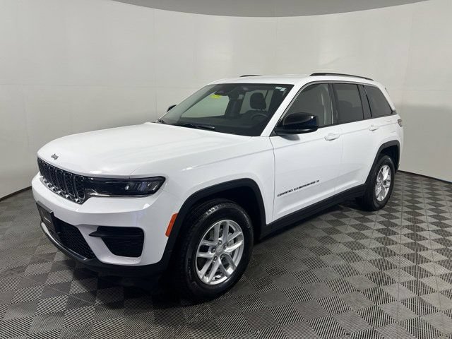 Certified 2023 Jeep Grand Cherokee Laredo w/ Luxury Tech Group I AWD/4WD image 4