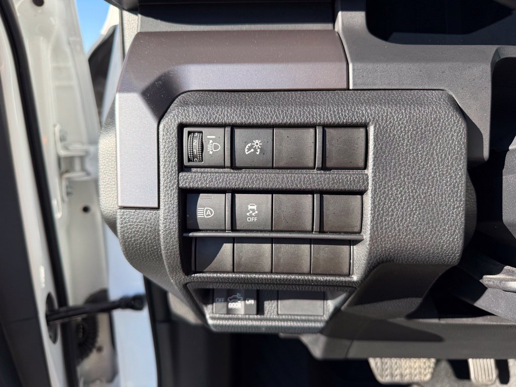 Used 2025 Toyota Tacoma SR5 AWD/4WD image 22