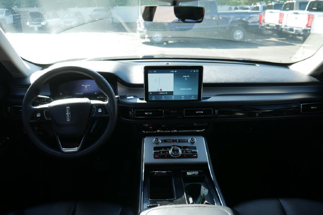 Used 2024 Lincoln Aviator AWD w/ Premium Package image 7