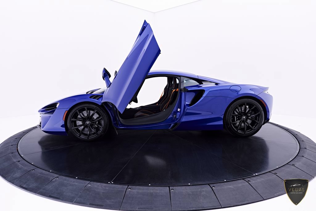 Used 2025 McLaren Artura RWD image 23