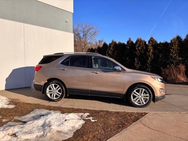 Used 2018 Chevrolet Equinox Premier image 2